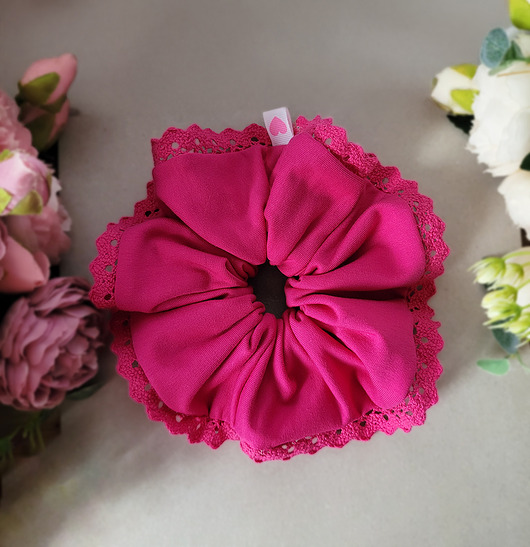 ozdoby do włosów dla dzieci Gumka Maxi Scrunchie Seria z koronką- Fuksja
