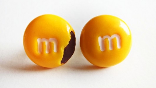 żółte m&m , jeden cały jeden nadgryziony Piecuchowo