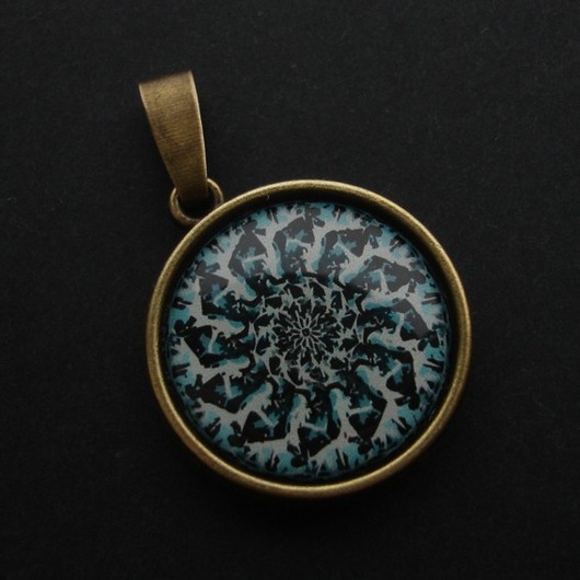 Wisiorek Mandala Energii Iris Szarooka