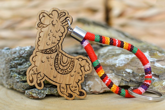 breloki Brelok  do kluczy BOHO LAMA HAPPY Z DREWNA MEXICANO