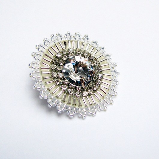 Broszka White Crystal Magdalena Wojnicz Wroblewska