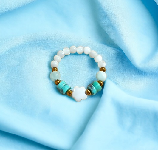 pierścionki elastyczne Pierścionek : turkus, angelit, muszla, hematyt.