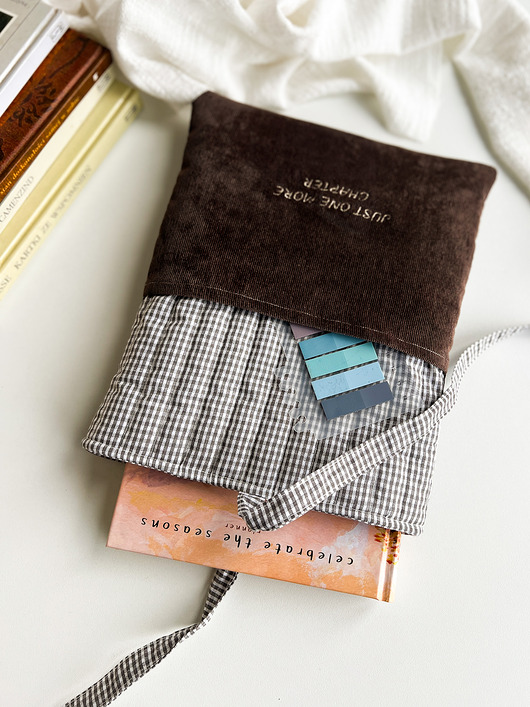 pokrowce i etui - różne Etui na książkę - Just one more chapter