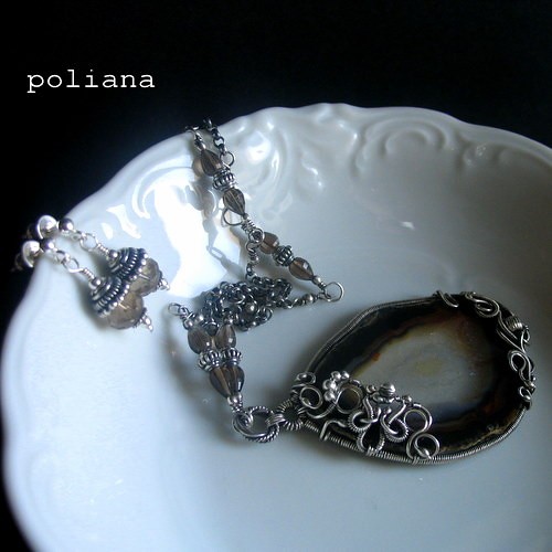 Dziupla w starym dębie poliana