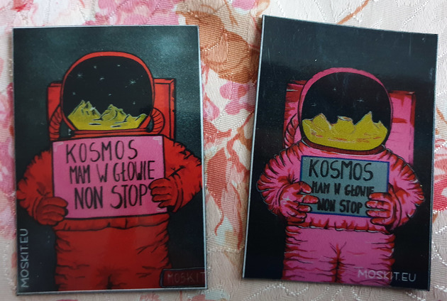magnesy Magnes na lodówkę KOSMONAUTA Czerwony