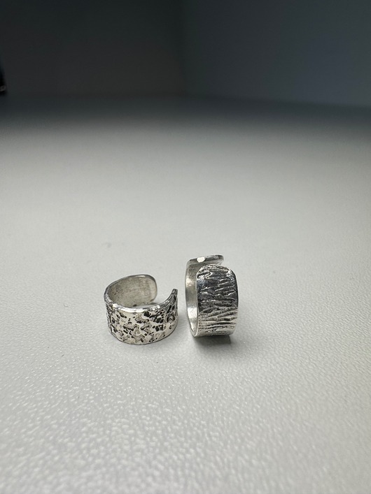 nausznice Srebrna teksturowana Nausznica