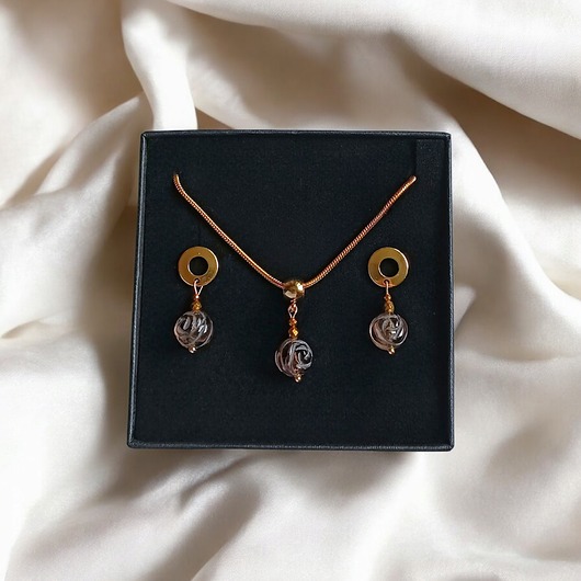 komplet biżuterii RAZEM TANIEJ! uroczy komplet: różyczki: rzeźbiony kwarc : wyjątkowy prezent