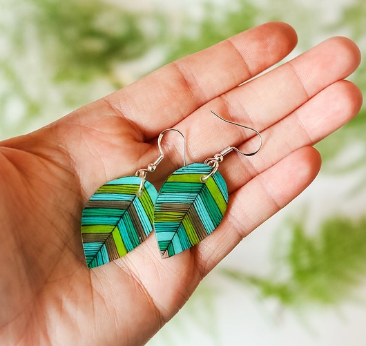 kolczyki srebrne Kolczyki srebrne małe listki w morskich kolorach