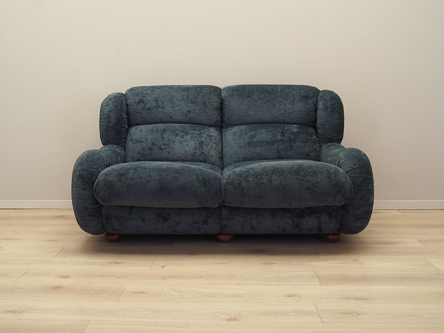 sofy i szezlongi Sofa welurowa granatowa, włoski design, lata 70, produkcja: Włochy