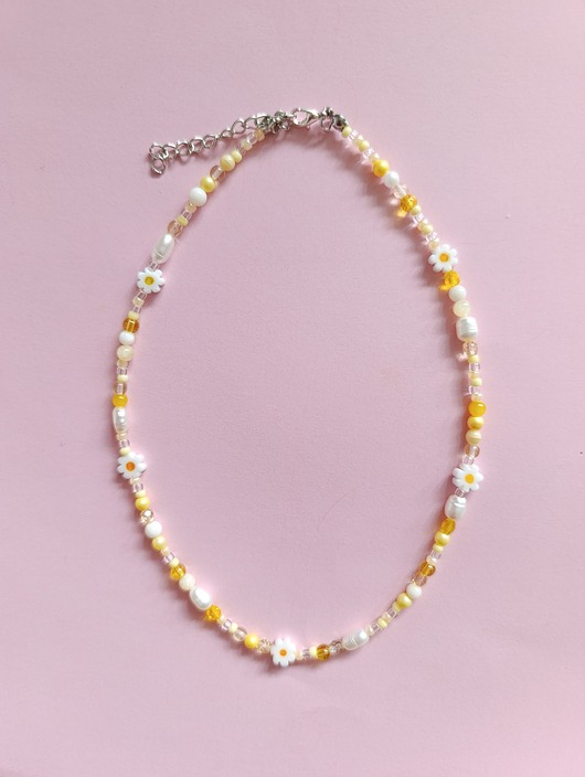 chokery Żółto-biały naszyjnik choker kwiatki stokrotki perły koral