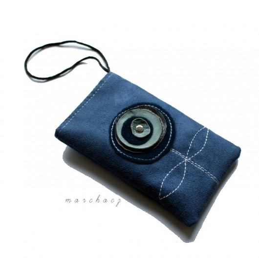 Etui_  alcantara _ aplikacja Manufaktura broszki