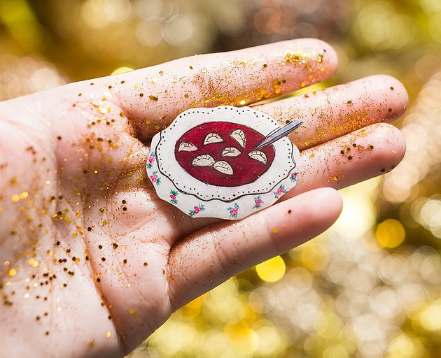 przypinki Przypinka świąteczna barszczyk z uszkami