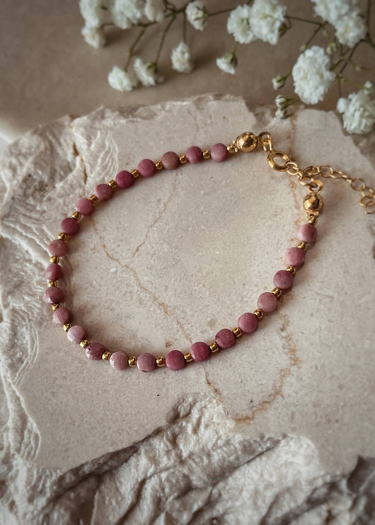 bransoletki z kamieni naturalnych Bransoletka pozłacana z kamieni naturalnych Rodonit