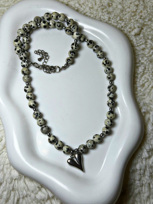 korale Miej w sercu spokój i luz z tym naszyjnikiem z jaspisem dalmatyńskim