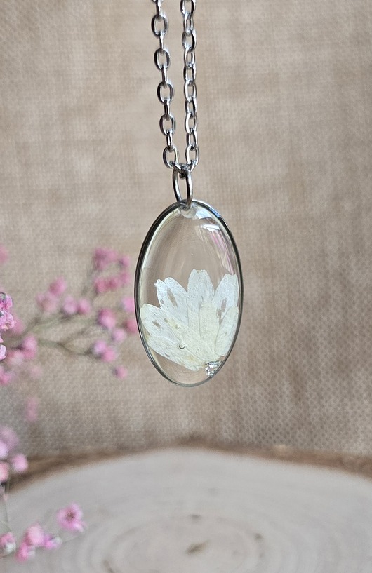 wisiory Srebrna zawieszka jajowata suszone kwiaty stokrotka ze stokrotką