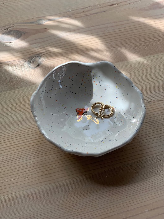 pojemniki na biżuterię Ceramiczna Miseczka na Biżuterię w Kolorowe Ciapki z Muchomorem