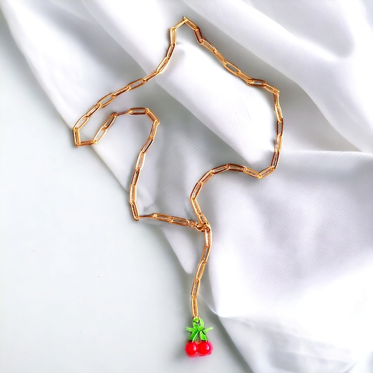 złote naszyjniki Wisienki : naszyjnik : długość regulowana : czerwone pudełeczko