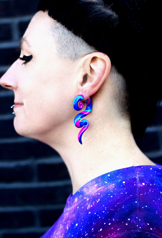 kolczyki z masy plastycznej Długie kolczyki spiralki fioletowo-niebieskie