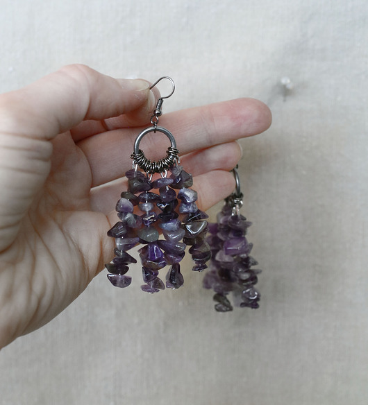 kolczyki - inne Długie optymistyczne kolczyki z ametystem