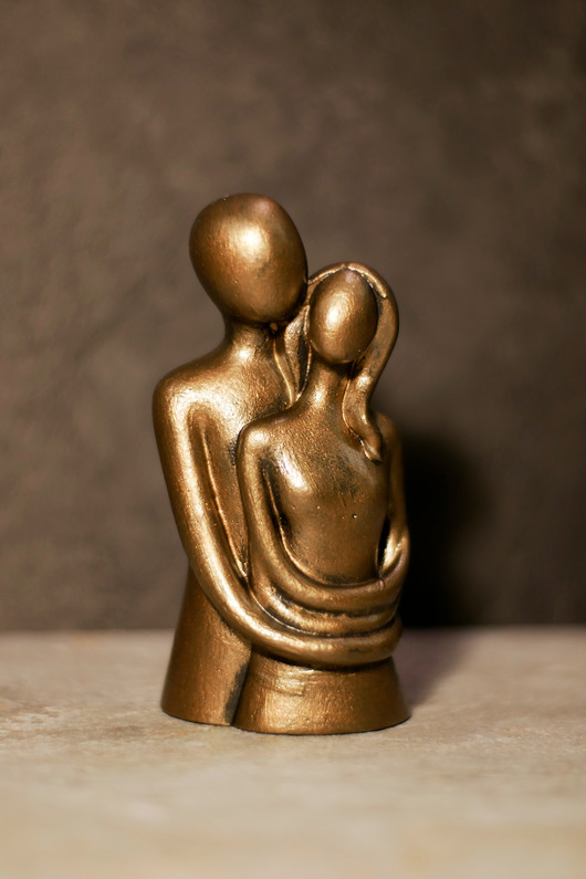 figurki i rzeźby Rzeźba z gipsu, Zakochani, oliwkowe złoto, wys. 11,5 cm