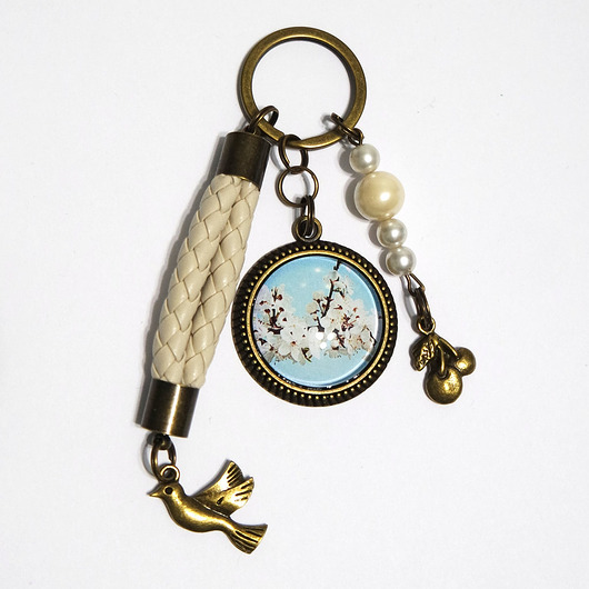 breloki Breloczek - Kwitnąca wiśnia, rzemień