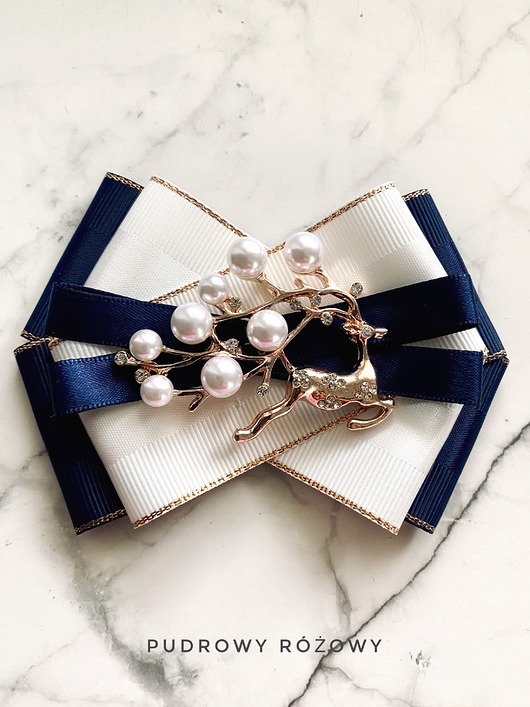 broszki Brosza z Reniferem, kryształkami i perłami New