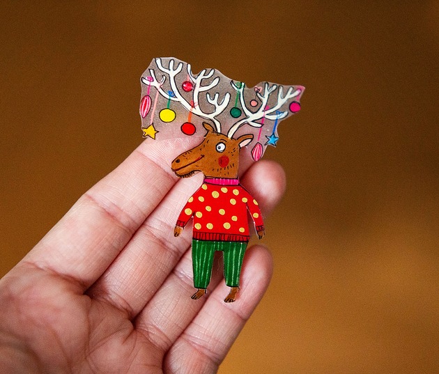 broszki Zabawna  broszka ze świątecznym łosiem Bogdanem