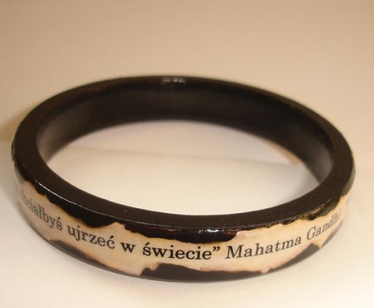 Bransoletka ze słowami Mahatmy Gandhiego Iris Szarooka