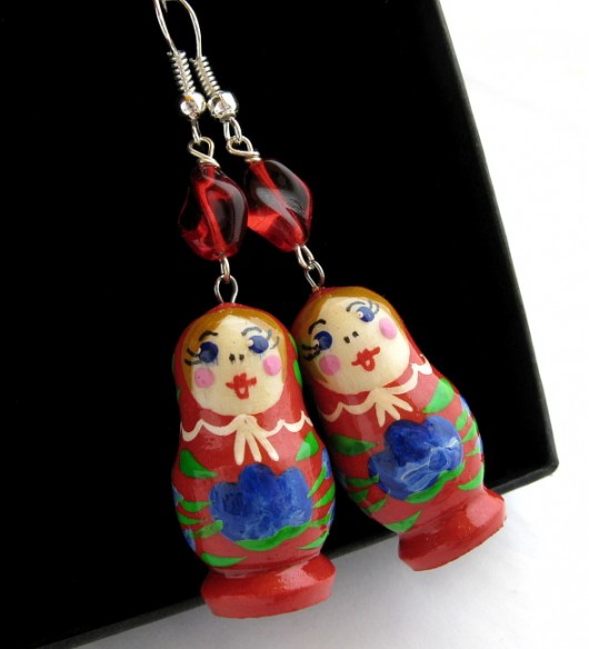 Babushka na czerwonym świetle by Matusevic