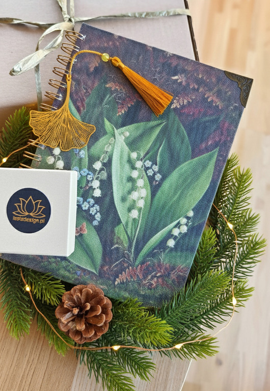 kalendarze i plannery DLA ZIELARKI Kalendarz zbioru ziół 2026 KONWALIE z okuciami i zakładką