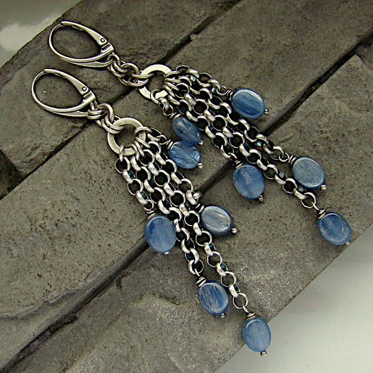 kolczyki z kamieniami Efektowne kolczyki z kyanitem