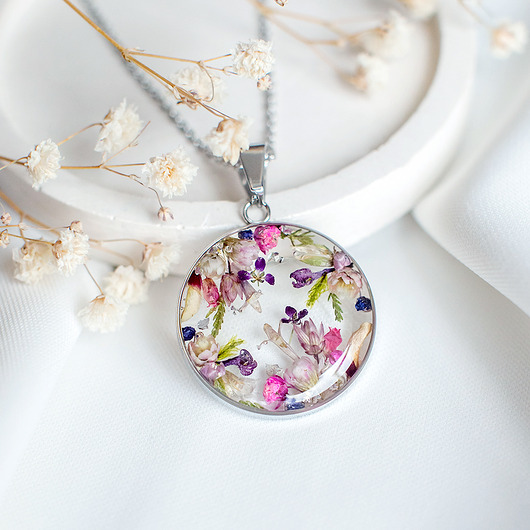 wisiory Wisiorek z kompozycją kwiatową