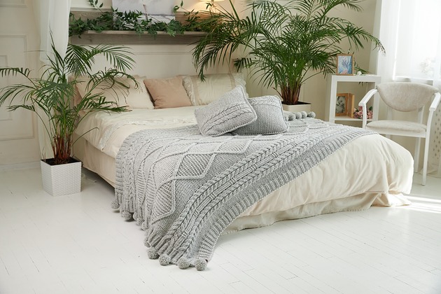 koce i narzuty Dzianinowy pled z pomponami 130x195cm. Wykonany ręcznie