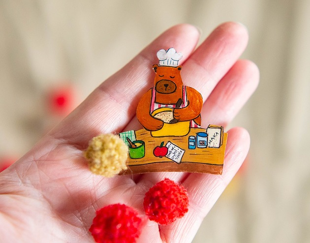 broszki Broszka z gotującym Misiem Zbysiem