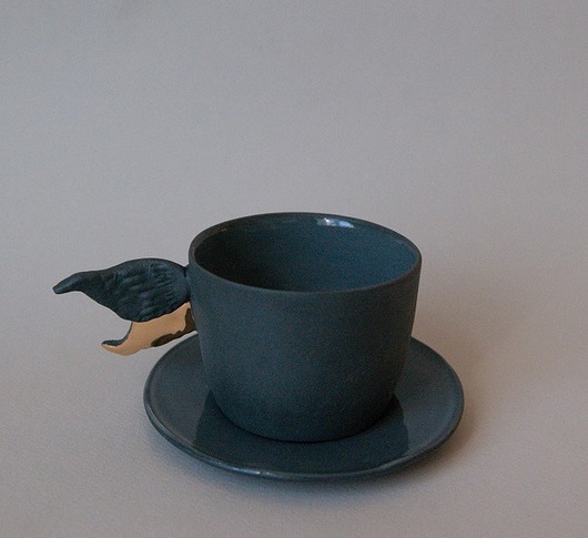 Porcelanowa, czarna filiżanka ze skrzydełkami Pangzi Ceramics