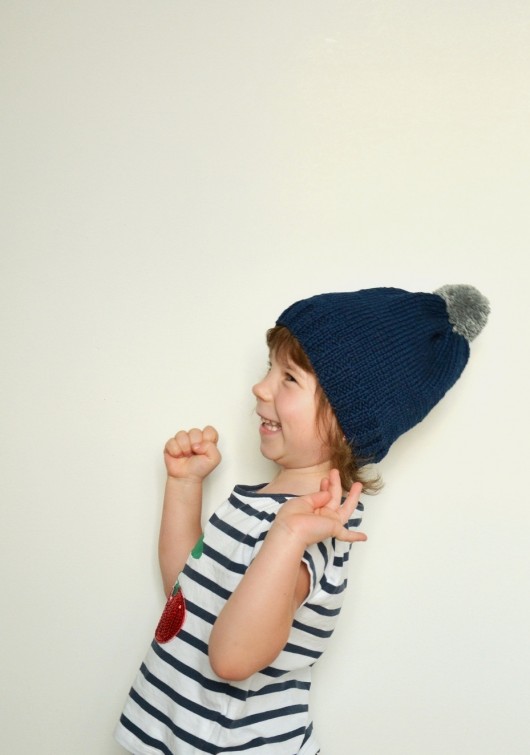 Navy Blue Beanie/Pompom magpie