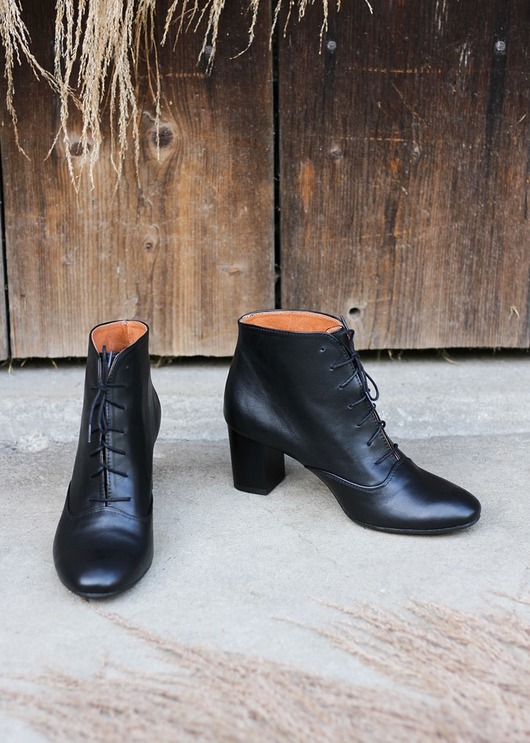 czółenka damskie TRZEWIKI NA OBCASACH CZARNA skóra