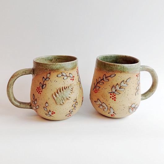 kubki Kubek z paprocią i liśćmi jarzębiny