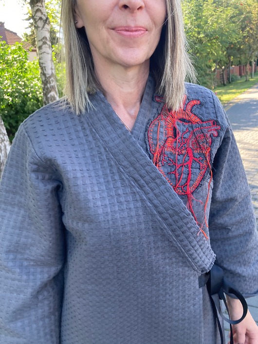 marynarki damskie Kimono 100% bawełna haftowane serce anatomiczne.
