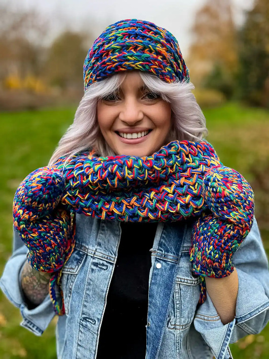szale damskie Mały komin na szyję MERINO 50% "Pokojowe granaty"