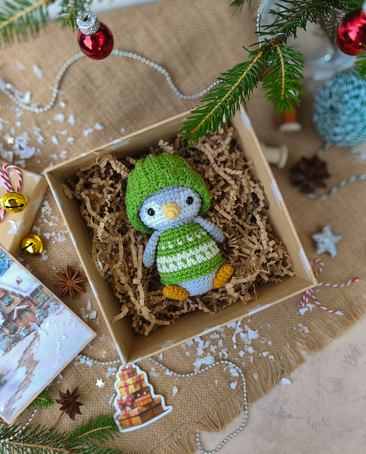 misie i maskotki Mały pingwinek w pudełku, Zabawka na prezent, Prezent dla dziecka