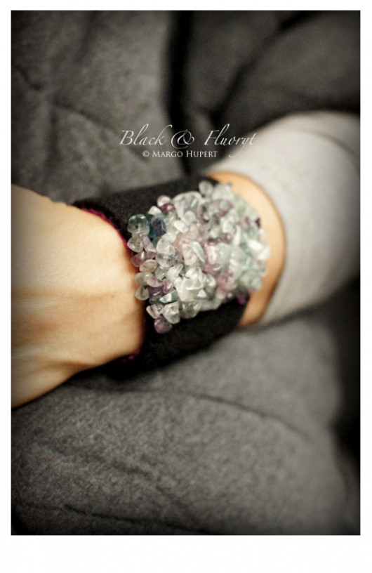 Black & Fluoryt FlowerFelt Design