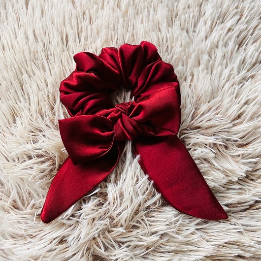 Satynowa gumka do włosów scrunchie bordo Nandi