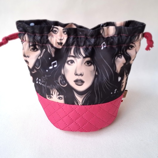kosmetyczki Kosmetyczka worek mały " dziewczyny w rytmie K-POP fuksja"