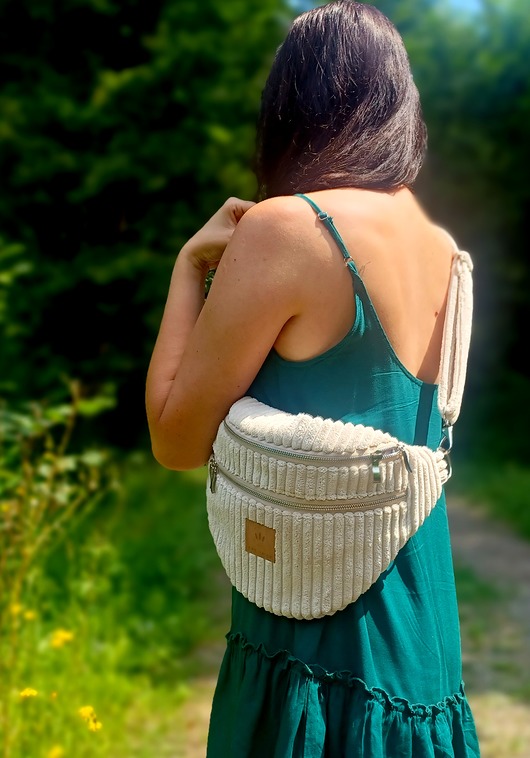 saszetka nerka Maxi nerka damska sztruksowa Kremowa