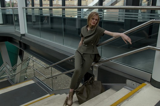 spodnie materiałowe damskie Spodnie khaki YY600077_RAL6007