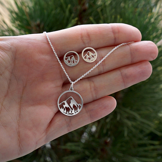 komplet biżuterii Srebrny komplet "Góry" - kolczyki i naszyjnik