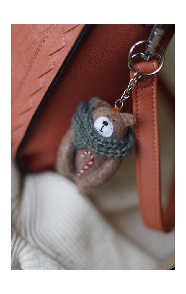 breloki Brelok miś w szaliku