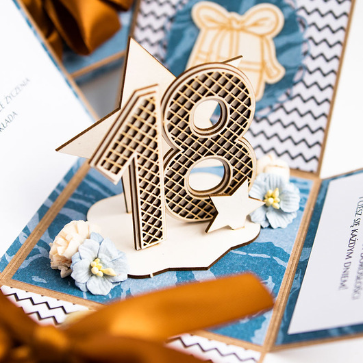 kartki scrapbooking 18 urodziny, exploding box, kartka 3d osiemnastka