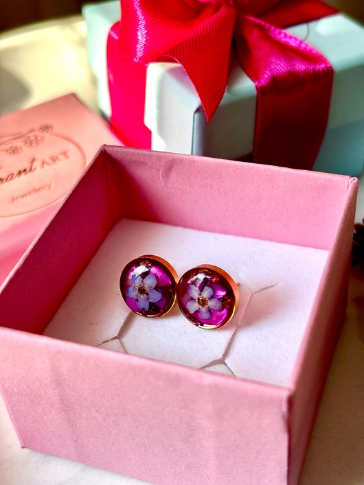 kolczyki z żywicy Kolczyki niezapominajki na różu